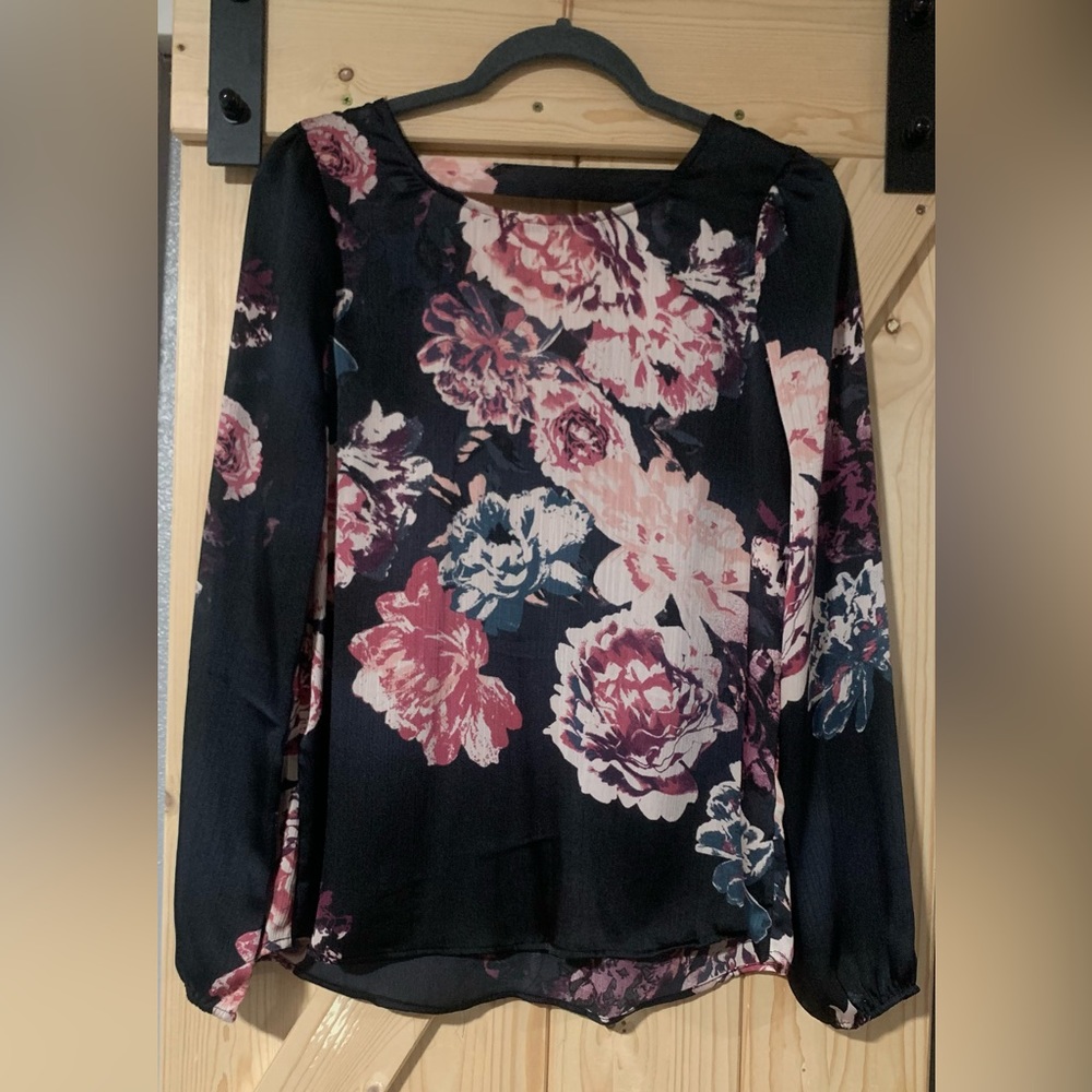 Women’s long sleeve - silky top - Dressy